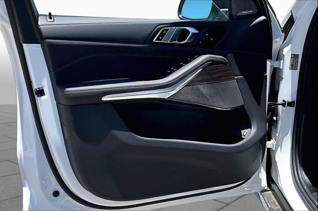 2026 BMW X5 PHEV XDRIVE50E — фото 10