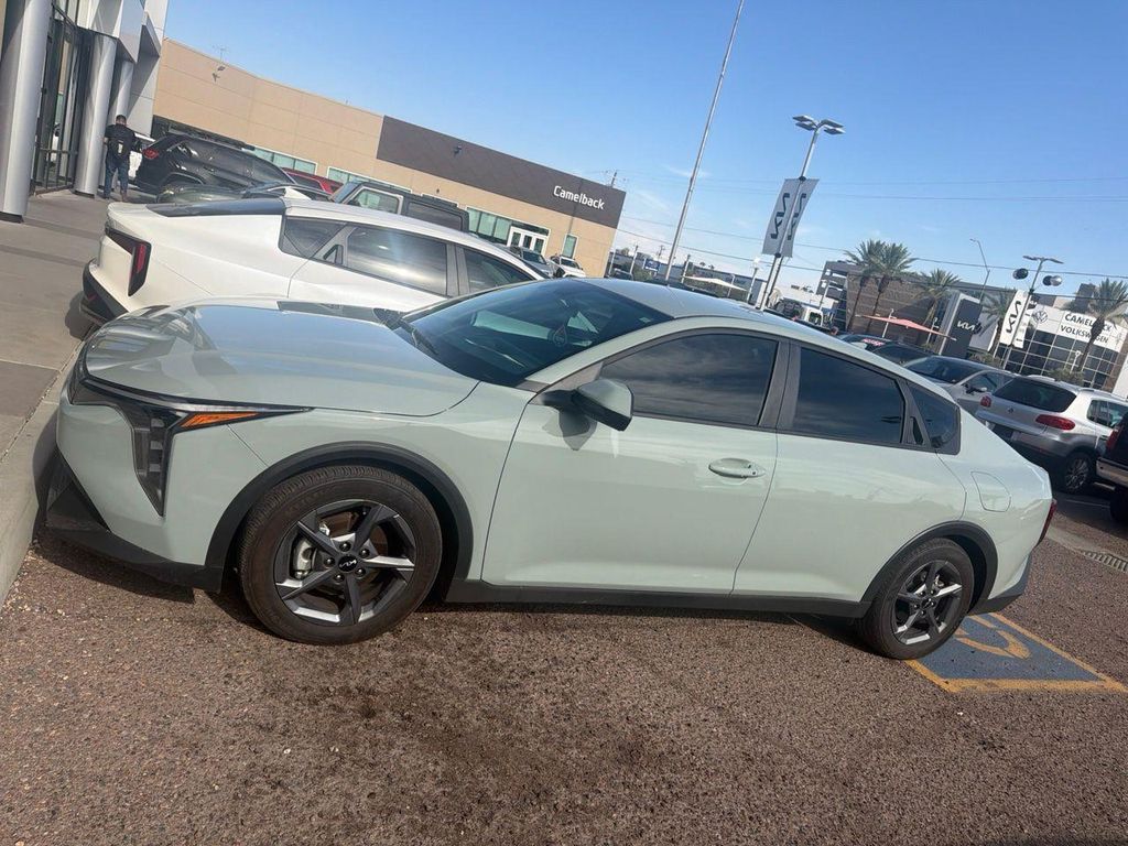 2025 Kia K4 LXS
