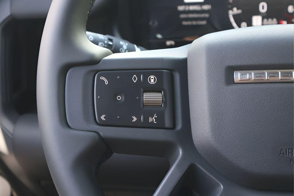 2026 LAND Rover DEFENDER P300 S — миниатюра 19