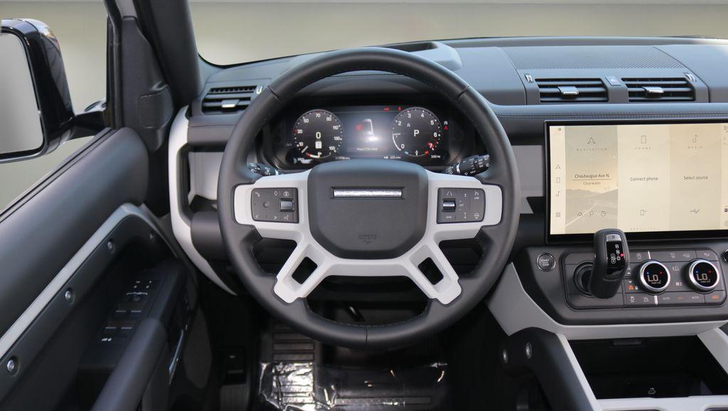 صورة 14 لـ 2026 LAND Rover DEFENDER 130 X-DYNAMIC SE