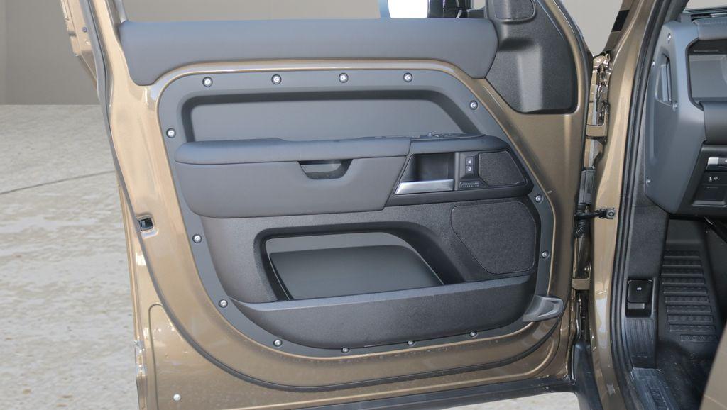 2026 LAND Rover DEFENDER P400 X-DYNAMIC SE — фото 9