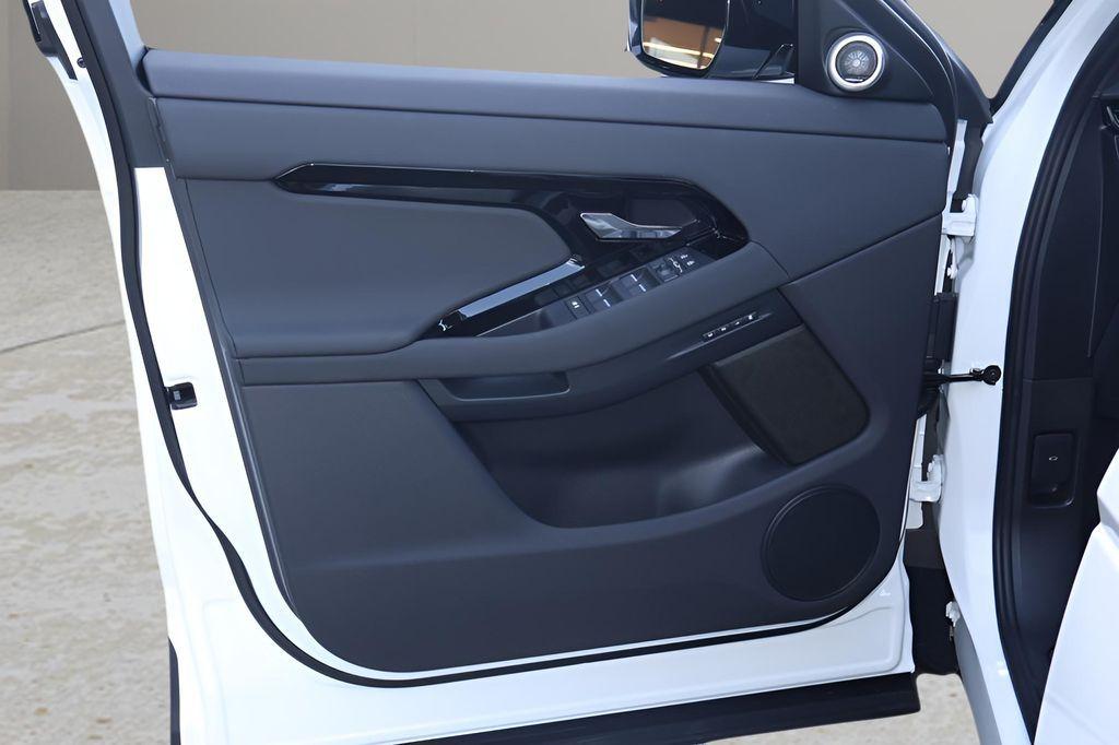 2026 LAND Rover RANGE ROVER EVOQUE CORE S — фото 10