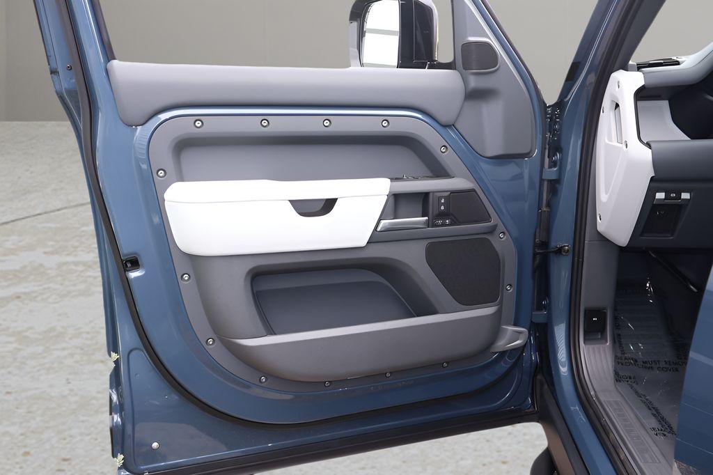 2026 LAND Rover DEFENDER P400 X-DYNAMIC SE — фото 9