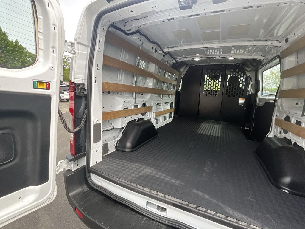 صورة مصغرة 18 لـ 2025 FORD TRANSIT-250 BASE