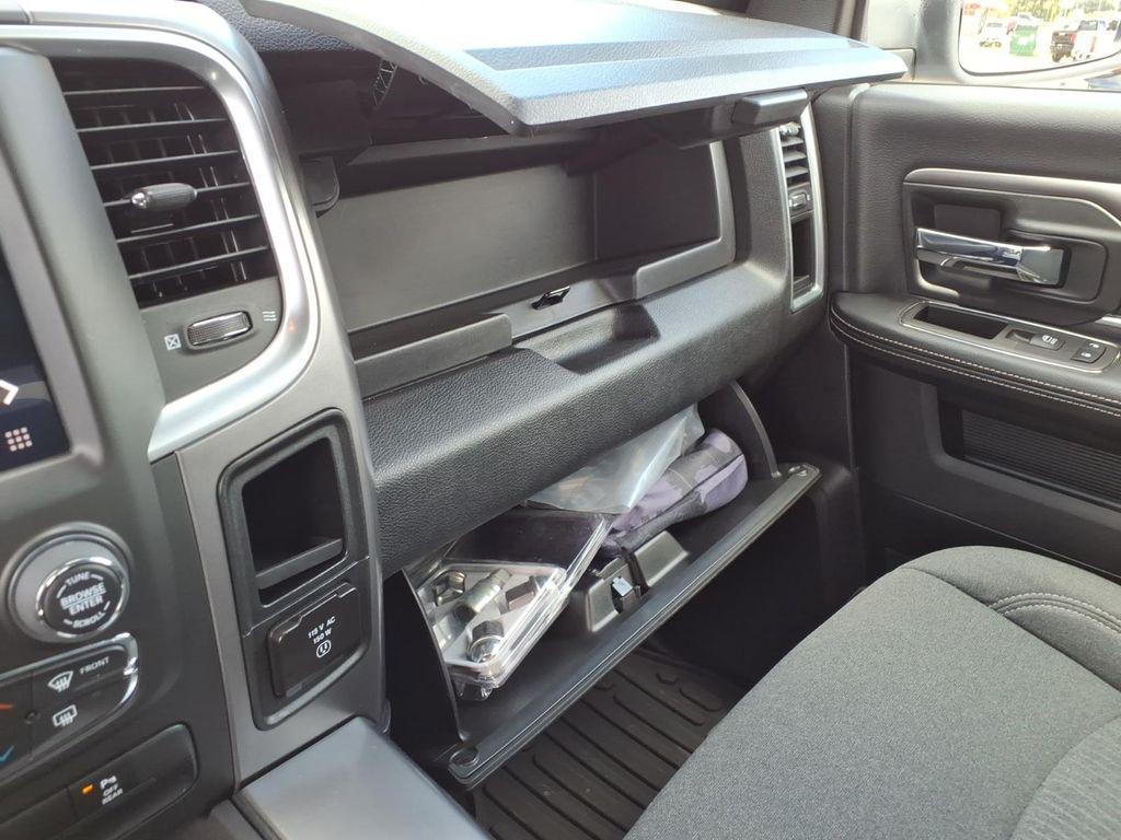 صورة مصغرة 31 لـ 2023 RAM 1500 CLASSIC SLT