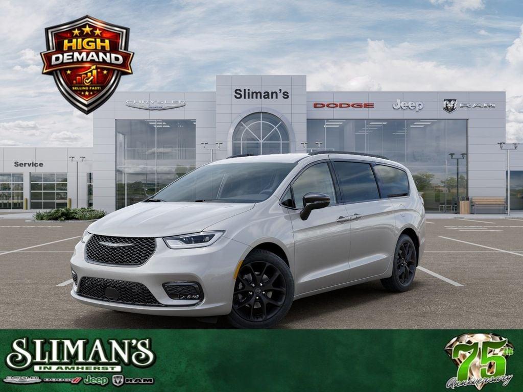 New 2026 Chrysler Pacifica Select
