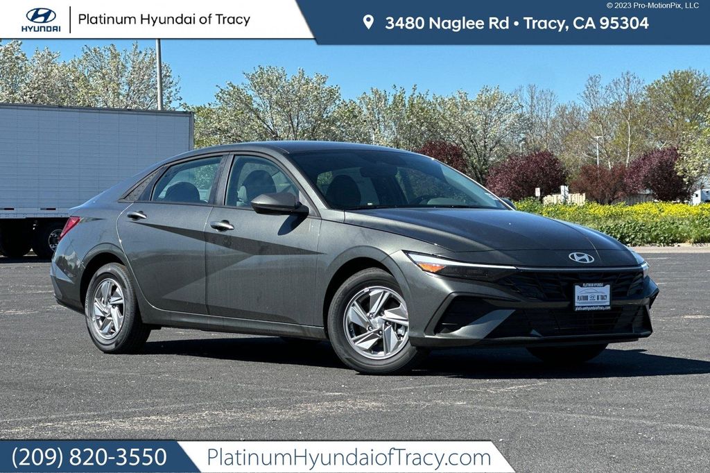 New 2026 Hyundai ELANTRA SE