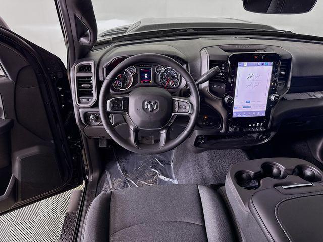 صورة مصغرة 21 لـ 2026 RAM 2500 BLACK EXPRESS CREW CAB 4X4 6'4' BOX