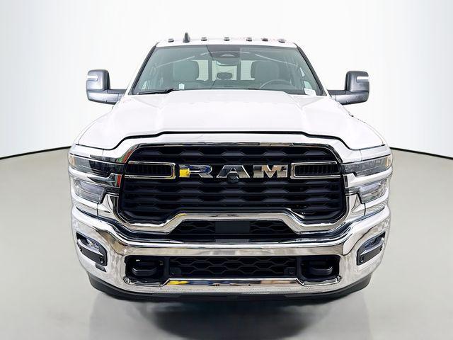 2026 RAM 3500 TRADESMAN CREW CAB 4X4 8' BOX — фото 2
