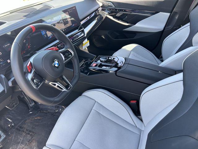 صورة مصغرة 17 لـ 2026 BMW M5 BASE