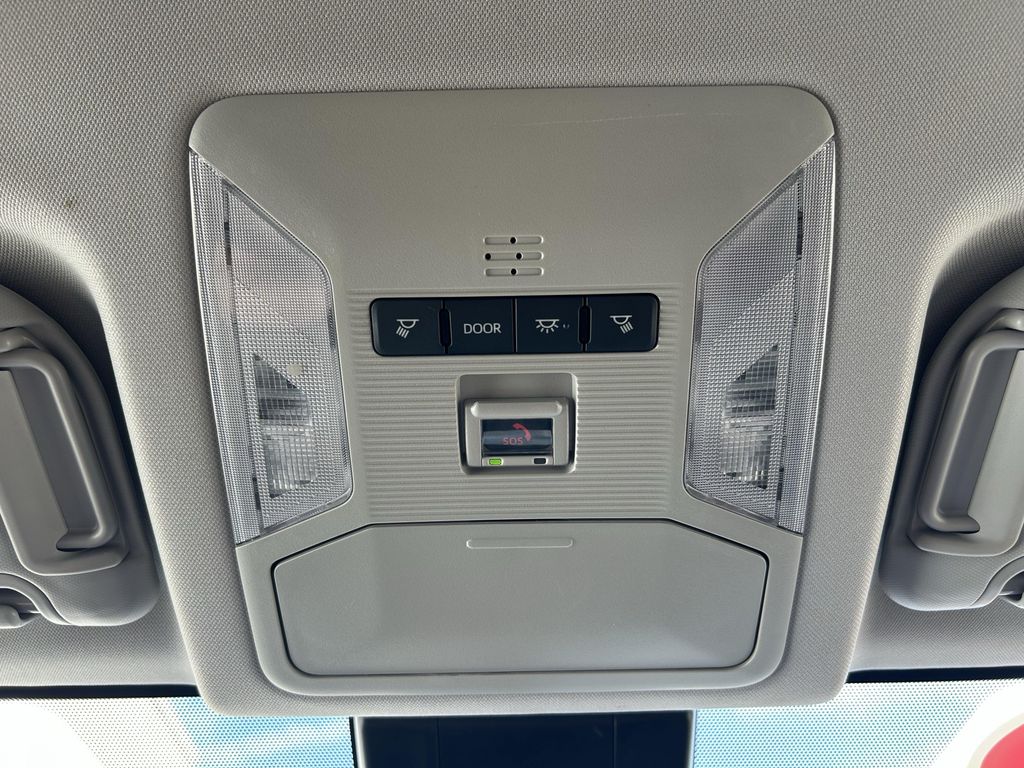 2025 Toyota RAV4 XLE — миниатюра 34