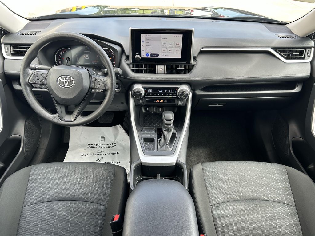 2025 Toyota RAV4 XLE — миниатюра 18