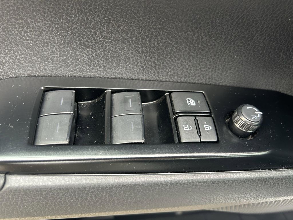 2026 Toyota CAMRY LE thumbnail 17