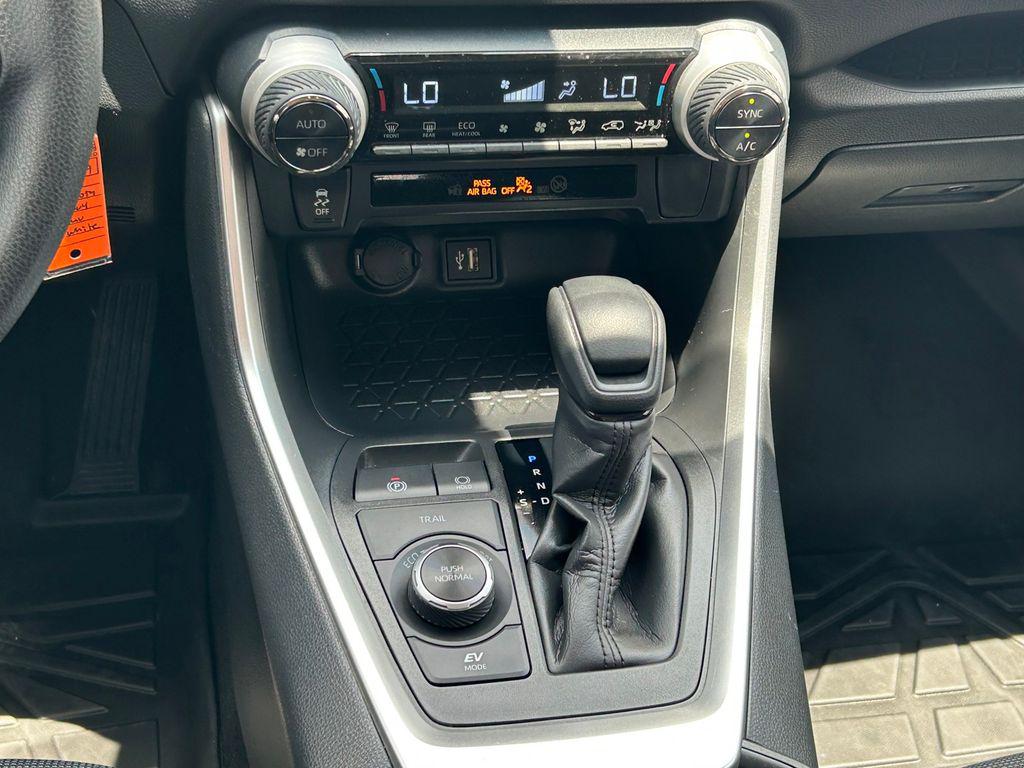 صورة مصغرة 21 لـ 2025 Toyota RAV4 HYBRID LE