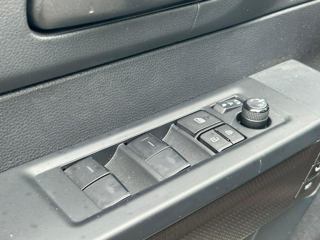 صورة مصغرة 27 لـ 2023 Toyota SEQUOIA TRD PRO
