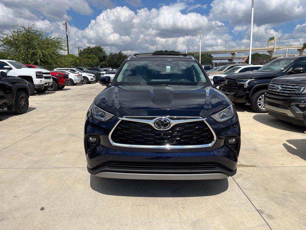 New 2026 Toyota Highlander Platinum