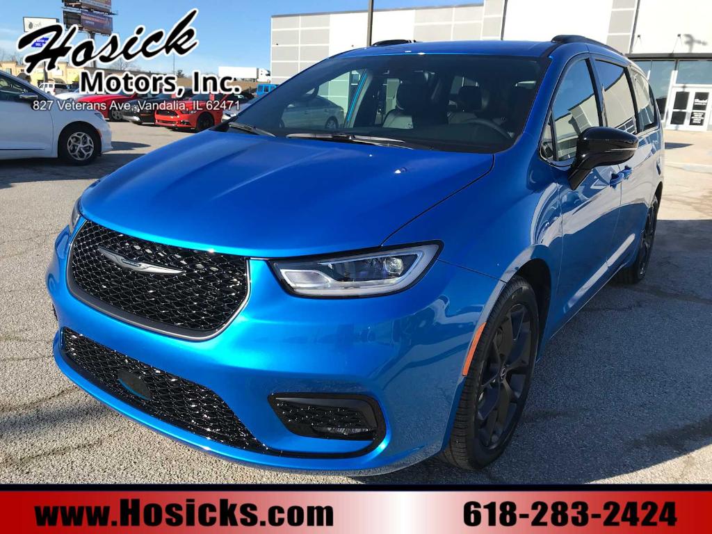 New 2026 Chrysler Pacifica Select