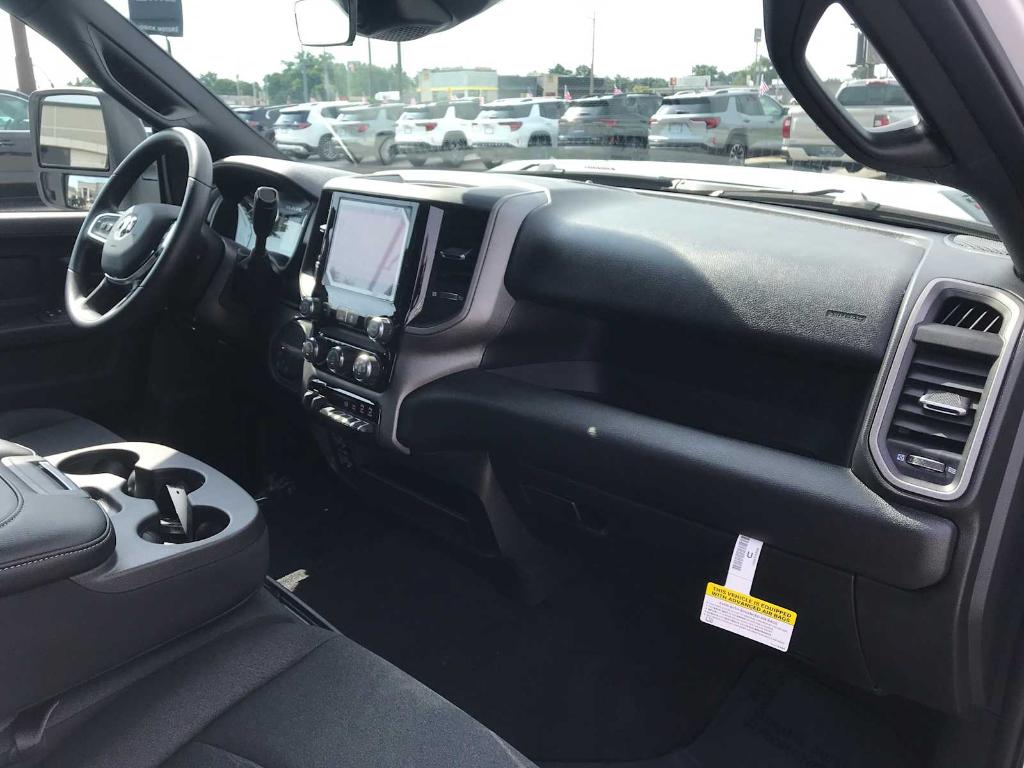 2026 RAM 2500 TRADESMAN thumbnail 30