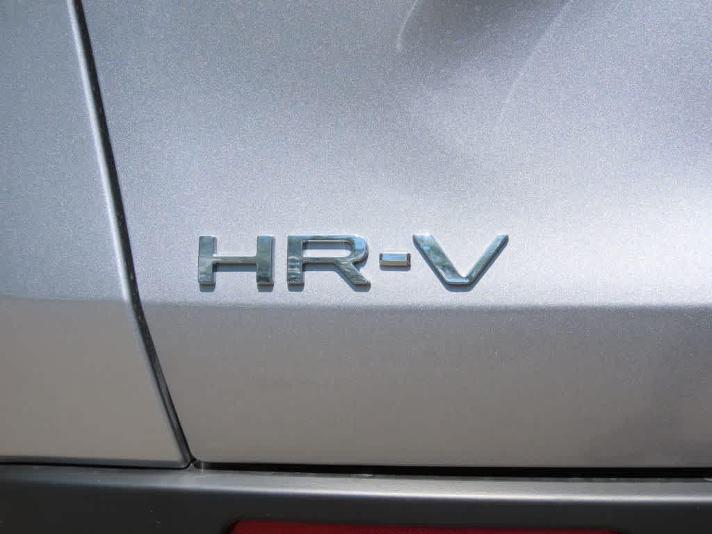 2027 Honda HR-V LX photo 7