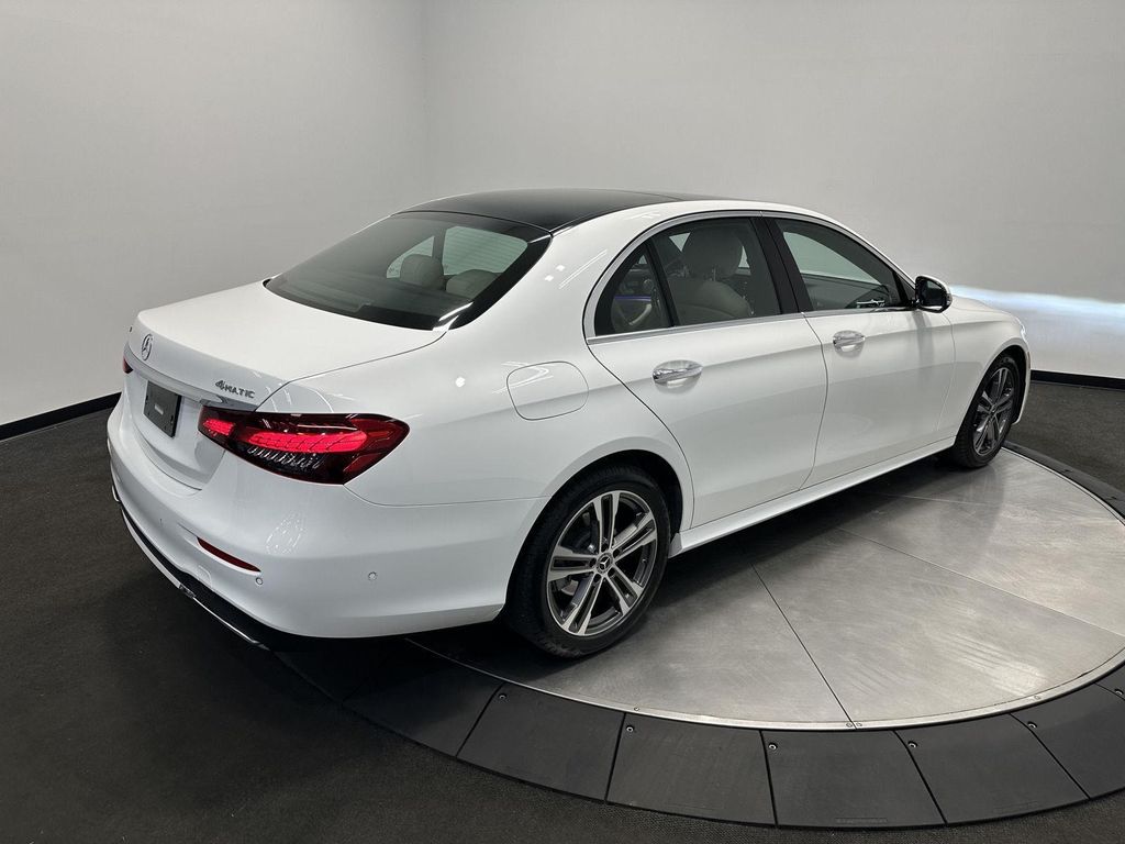 MERCEDES-BENZ E-CLASS - 6