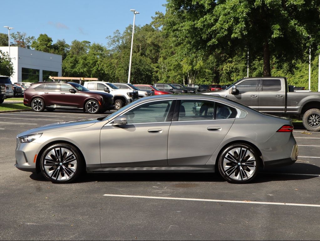 صورة 6 لـ 2024 BMW 530 530I