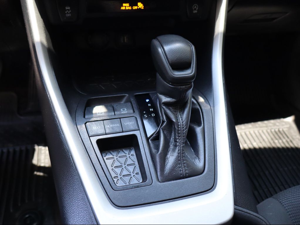 صورة مصغرة 31 لـ 2024 Toyota RAV4 LE