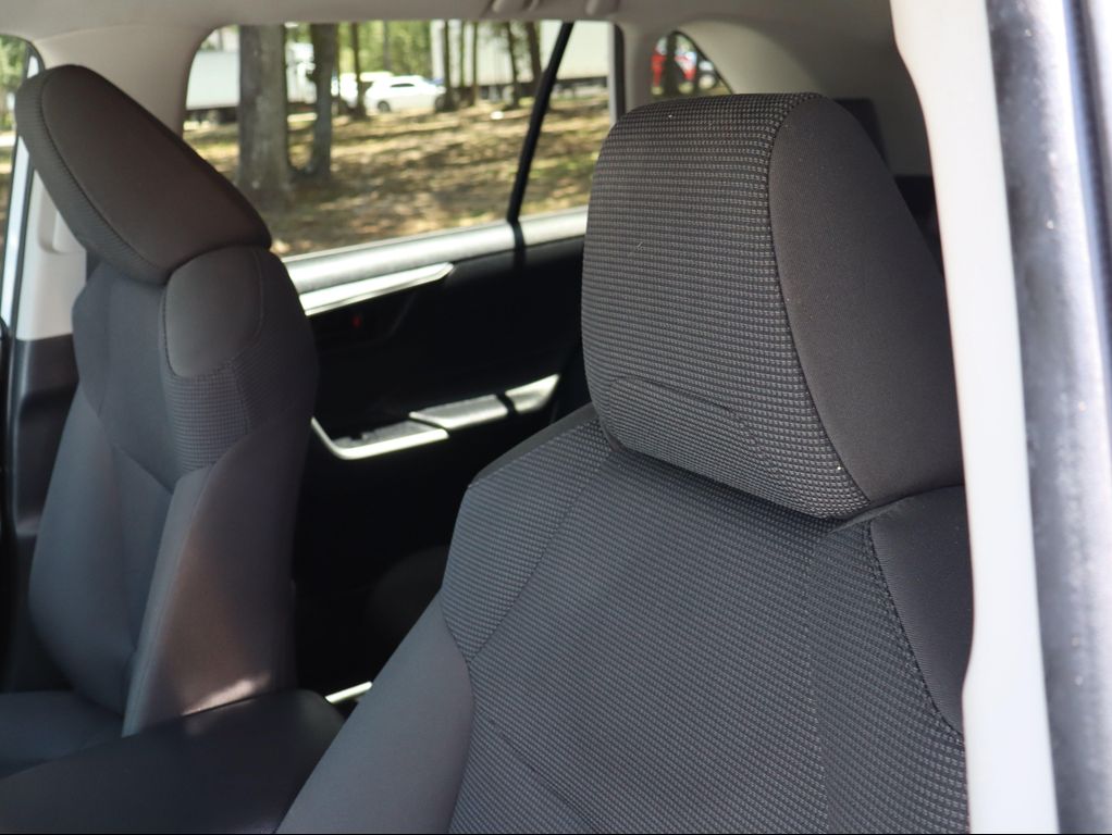 صورة مصغرة 40 لـ 2024 Toyota RAV4 LE
