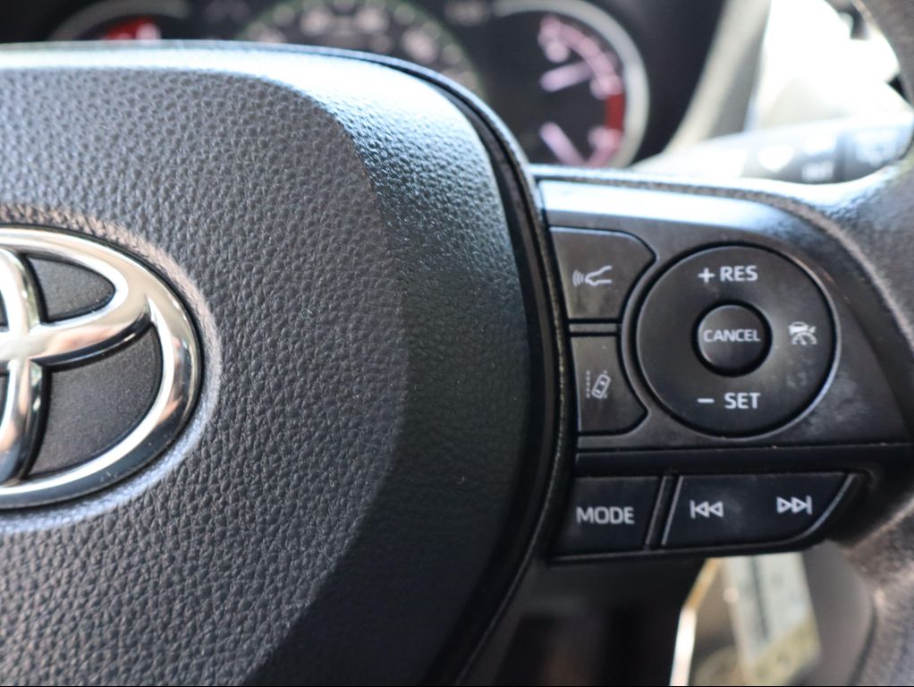 صورة مصغرة 26 لـ 2024 Toyota RAV4 LE