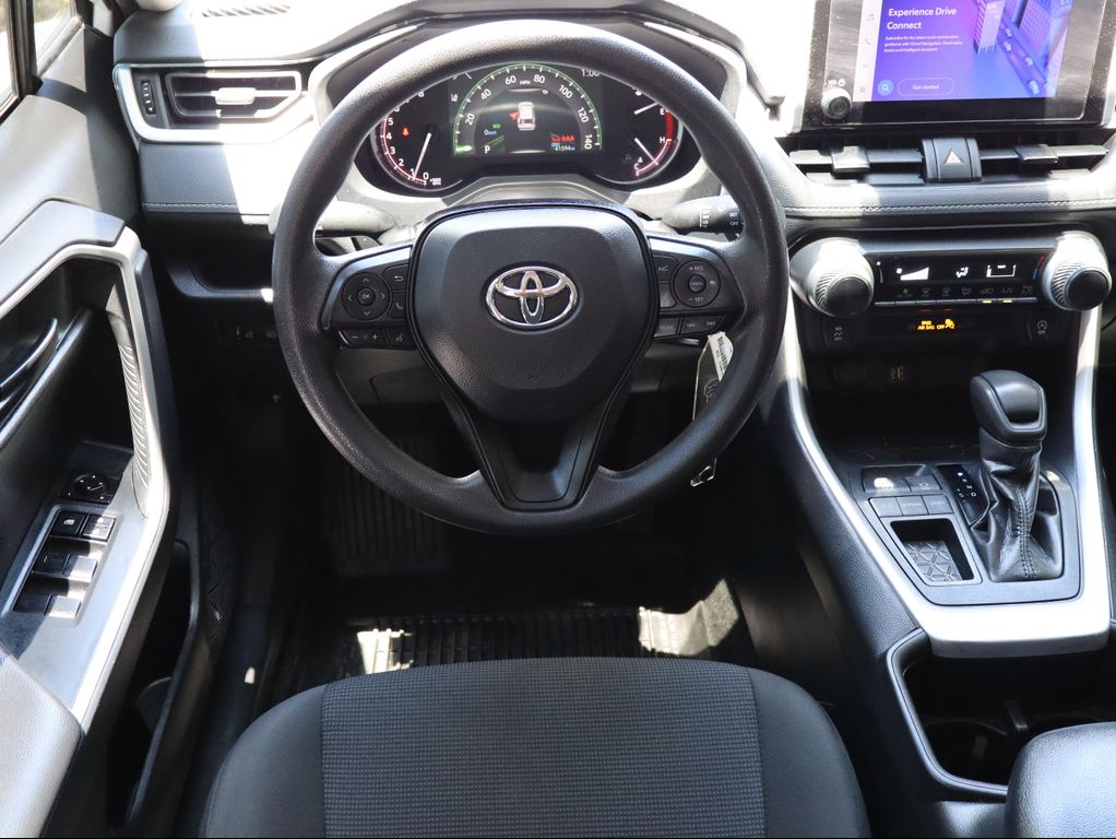 صورة مصغرة 21 لـ 2024 Toyota RAV4 LE