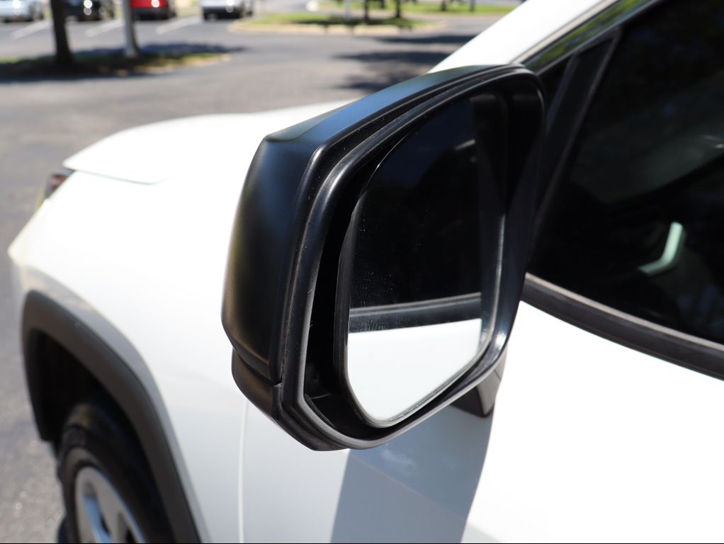 صورة مصغرة 15 لـ 2024 Toyota RAV4 LE