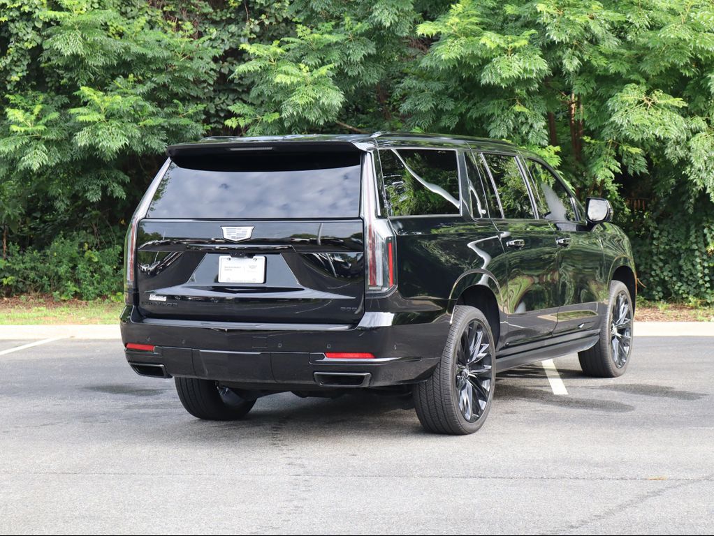 صورة 7 لـ 2026 Cadillac ESCALADE ESV SPORT