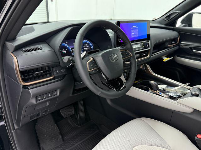 TOYOTA GRAND HIGHLANDER - 9