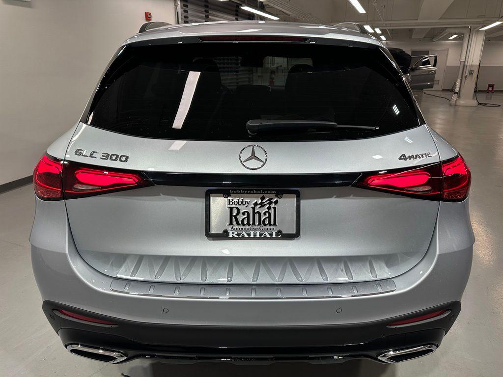 2026 Mercedes-BENZ GLC — миниатюра 11