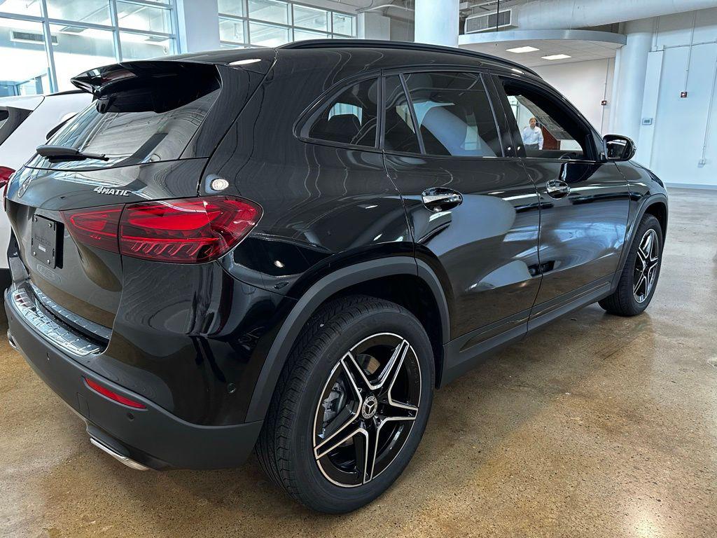 2026 Mercedes-BENZ GLA — миниатюра 12