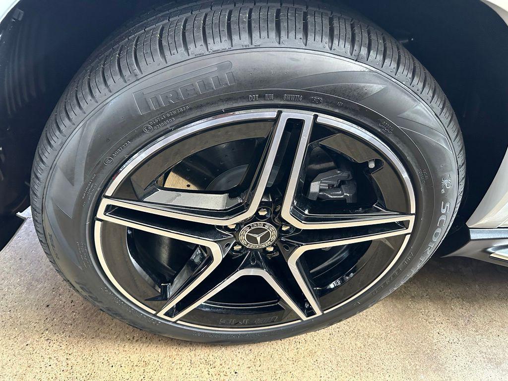2026 Mercedes-BENZ GLS — миниатюра 13