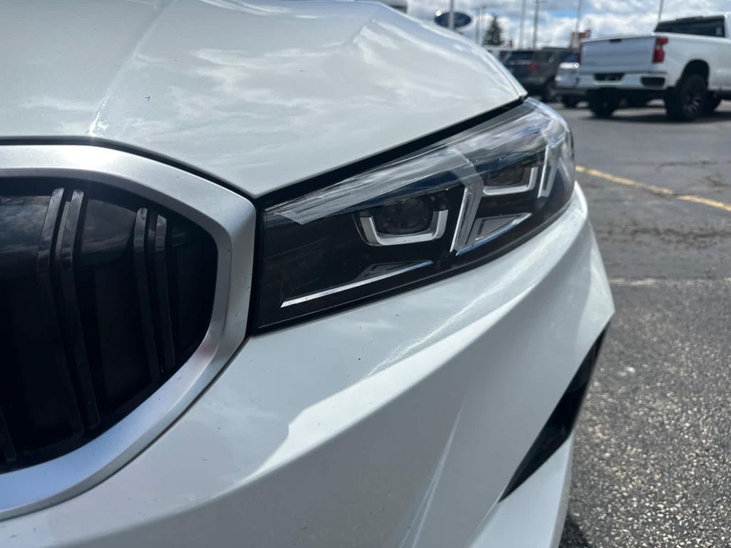 2024 BMW 330 XDRIVE thumbnail 11