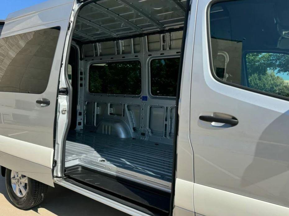 2023 Mercedes-BENZ SPRINTER 2500 144 WB — фото 9