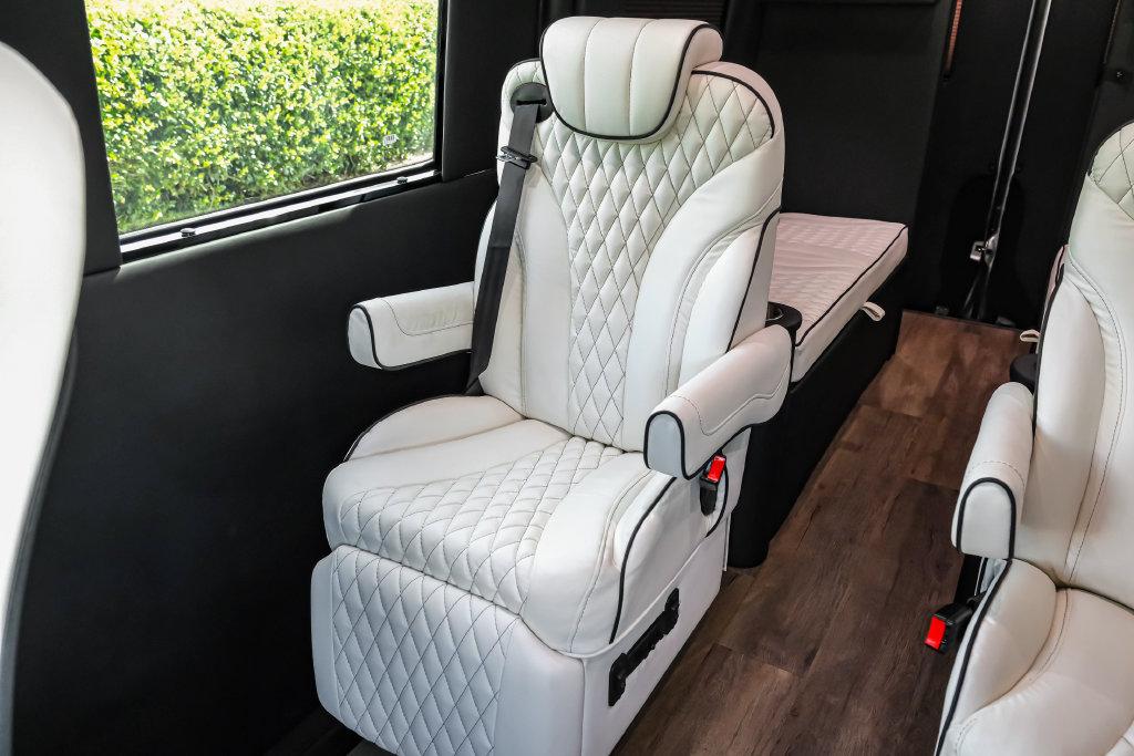 صورة مصغرة 46 لـ 2023 Mercedes-BENZ SPRINTER 2500 LUXURY
