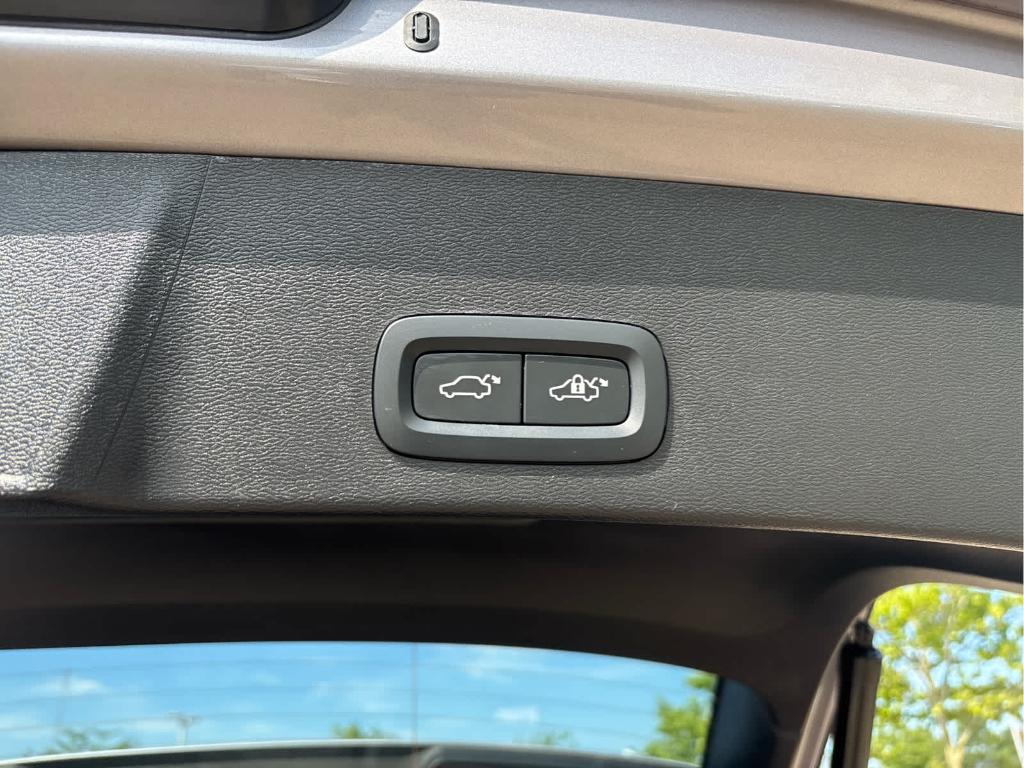 2026 Volvo XC40 B5 PLUS — фото 8
