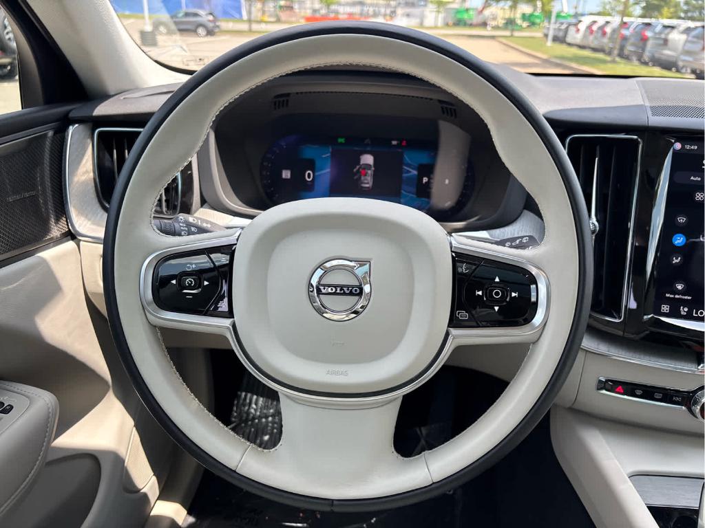 صورة مصغرة 16 لـ 2024 Volvo XC60 B5 PLUS DARK THEME