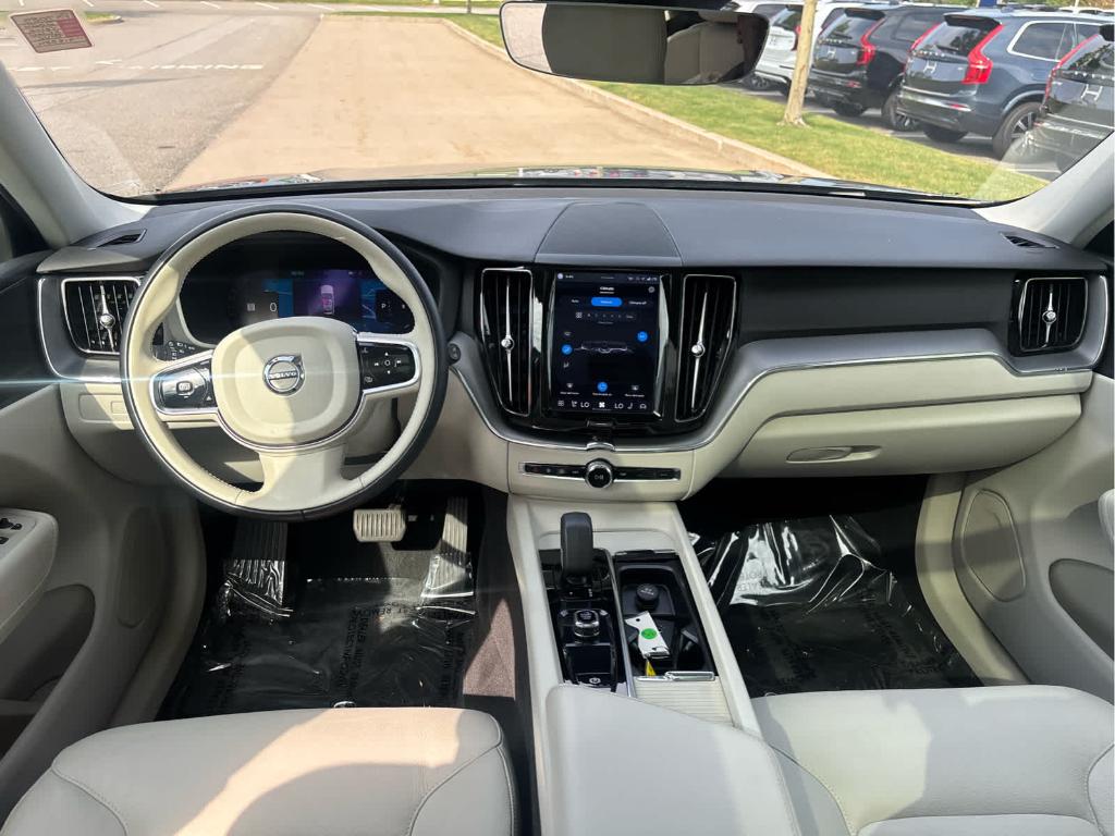 2024 Volvo XC60 B5 CORE DARK THEME — миниатюра 13
