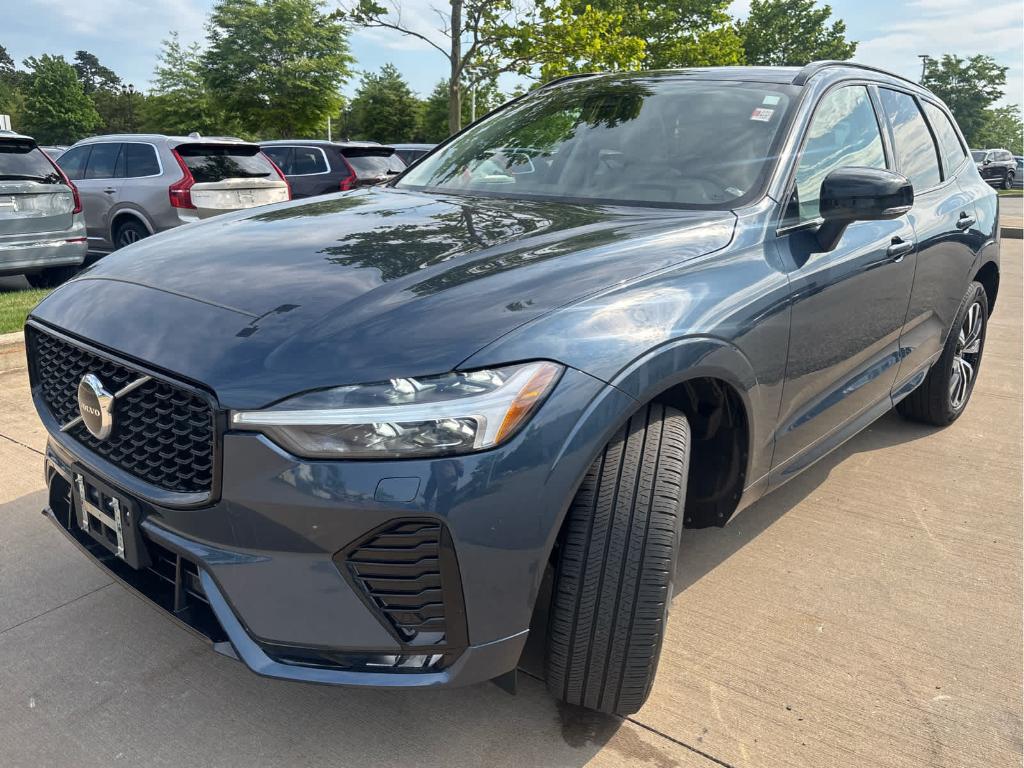2024 Volvo XC60 B5 CORE DARK THEME — фото 4