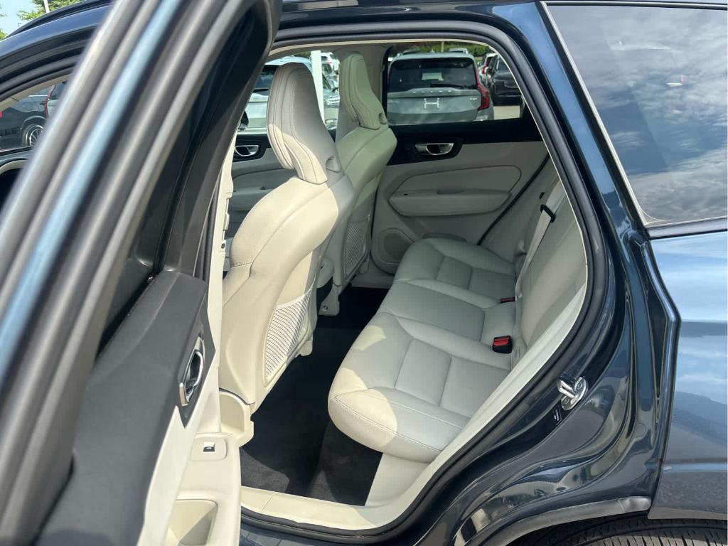 2024 Volvo XC60 B5 CORE DARK THEME — миниатюра 26