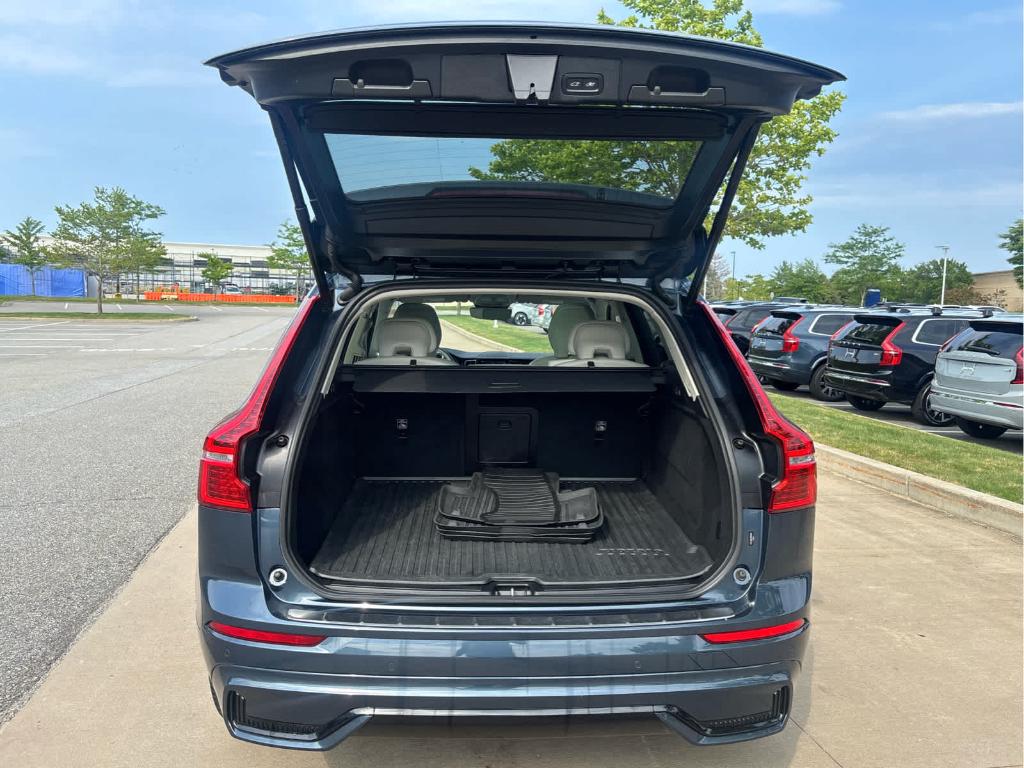 2024 Volvo XC60 B5 CORE DARK THEME — фото 7