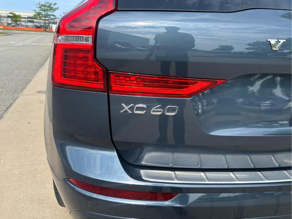 2024 Volvo XC60 B5 CORE DARK THEME — фото 9