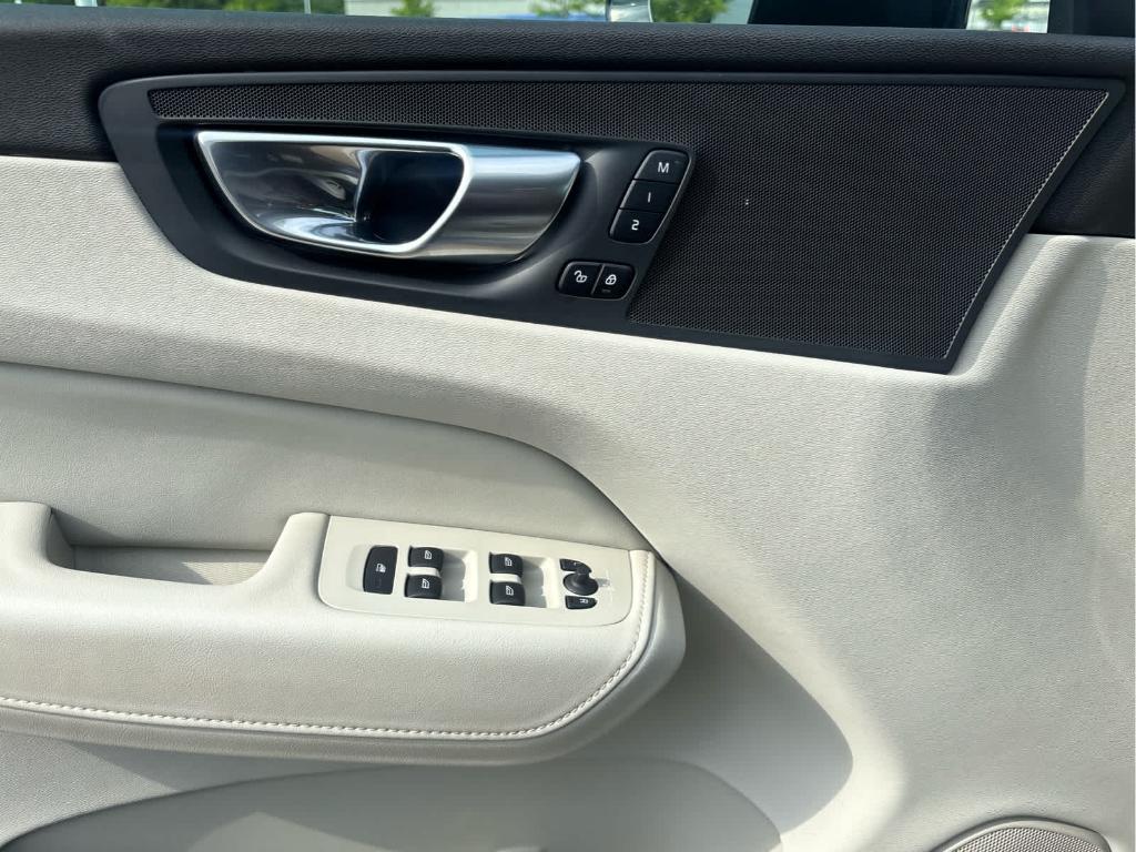 2024 Volvo XC60 B5 CORE DARK THEME — миниатюра 22