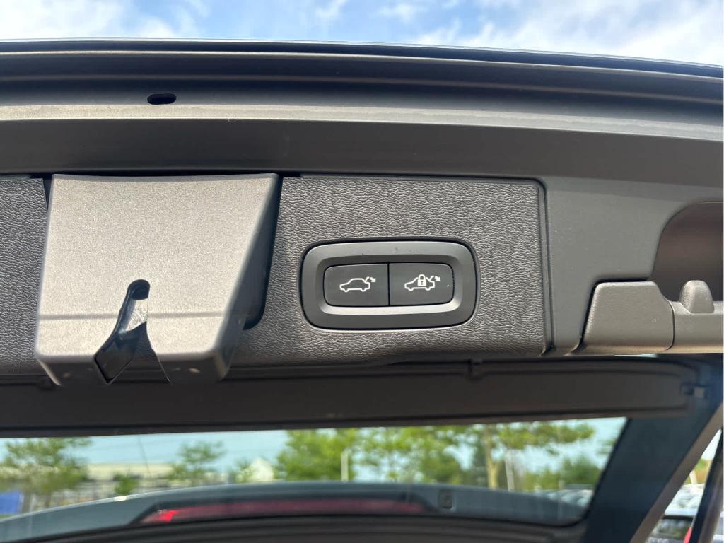 2024 Volvo XC60 B5 CORE DARK THEME — фото 8