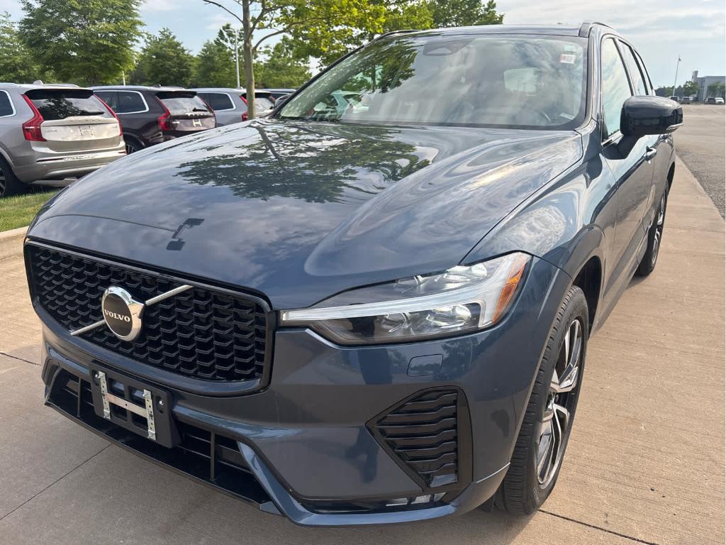 2024 Volvo XC60 B5 CORE DARK THEME — миниатюра 28