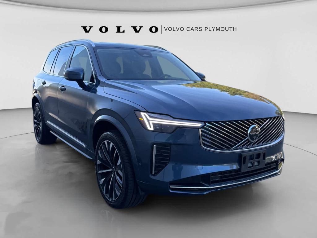 2025 Volvo XC90 B5 Plus
