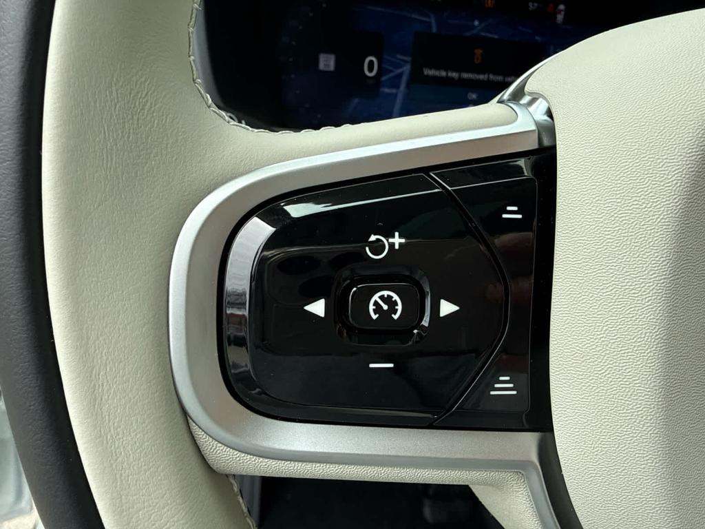 2026 Volvo XC90 B6 ULTRA 7-SEATER — фото 9